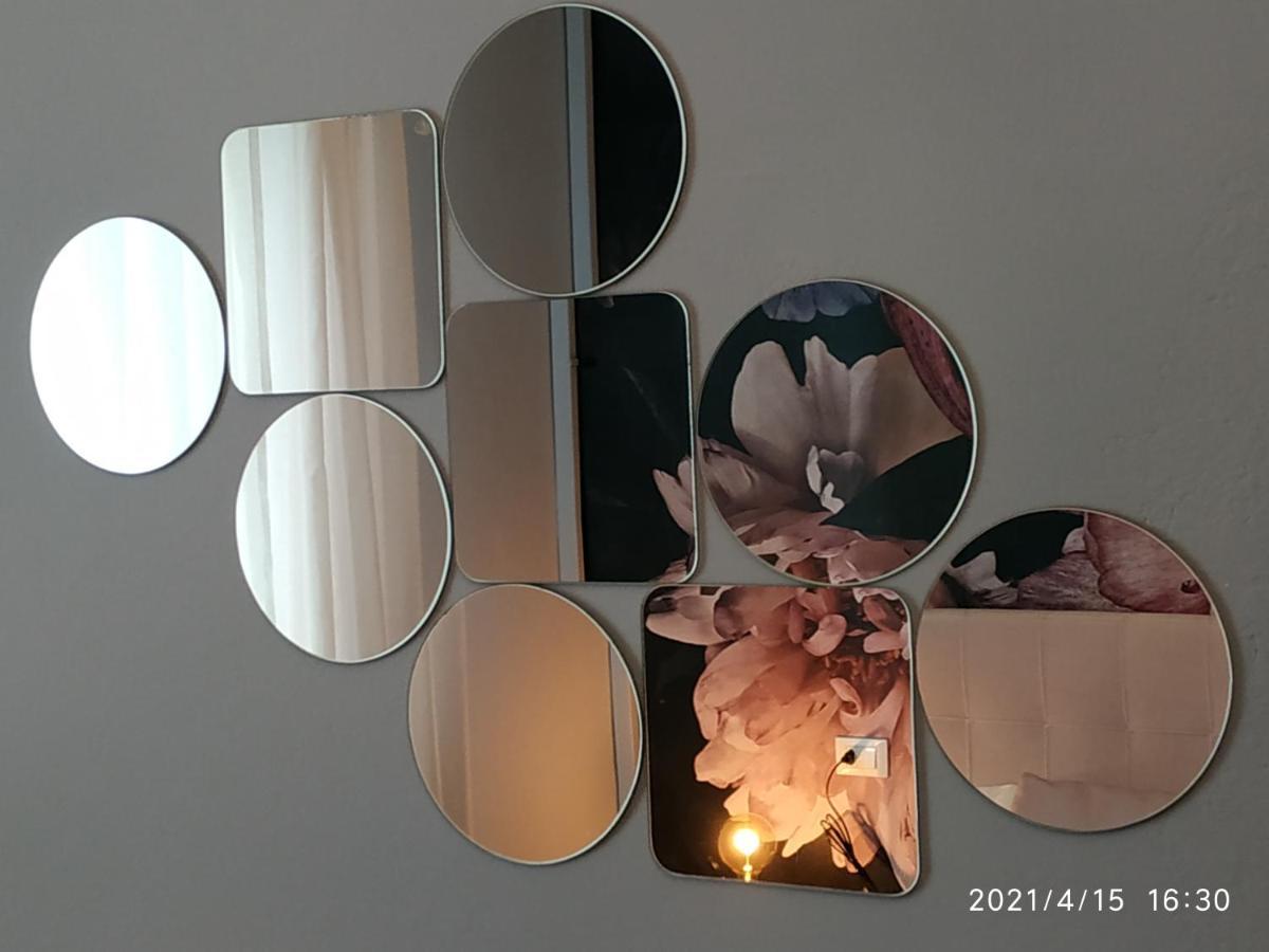 Aurora Flowers - Two Rooms And Free Parking Near Center And Train Station 모데나 외부 사진