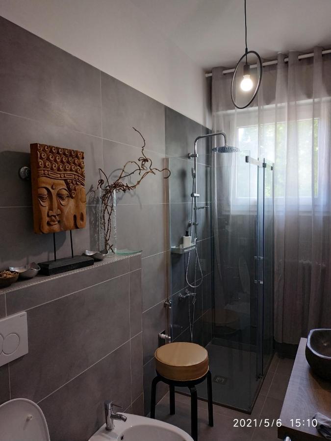 Aurora Flowers - Two Rooms And Free Parking Near Center And Train Station 모데나 외부 사진
