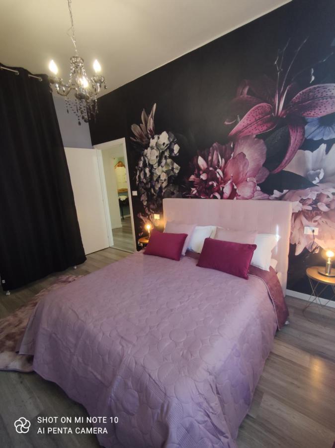 Aurora Flowers - Two Rooms And Free Parking Near Center And Train Station 모데나 외부 사진