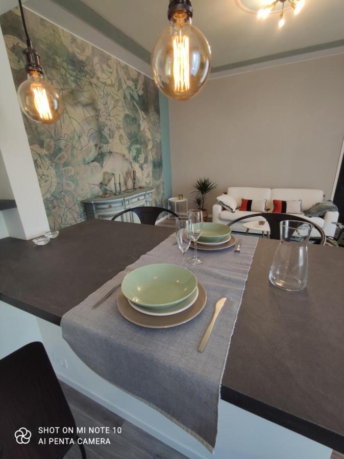 Aurora Flowers - Two Rooms And Free Parking Near Center And Train Station 모데나 외부 사진