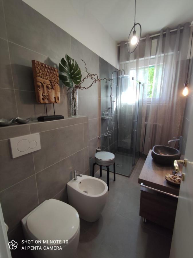 Aurora Flowers - Two Rooms And Free Parking Near Center And Train Station 모데나 외부 사진