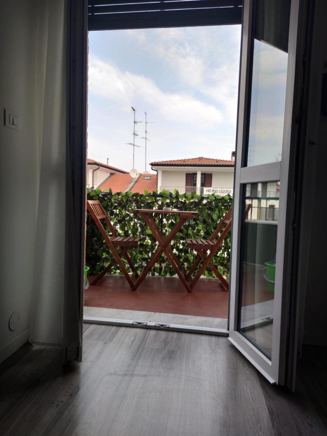 Aurora Flowers - Two Rooms And Free Parking Near Center And Train Station 모데나 외부 사진