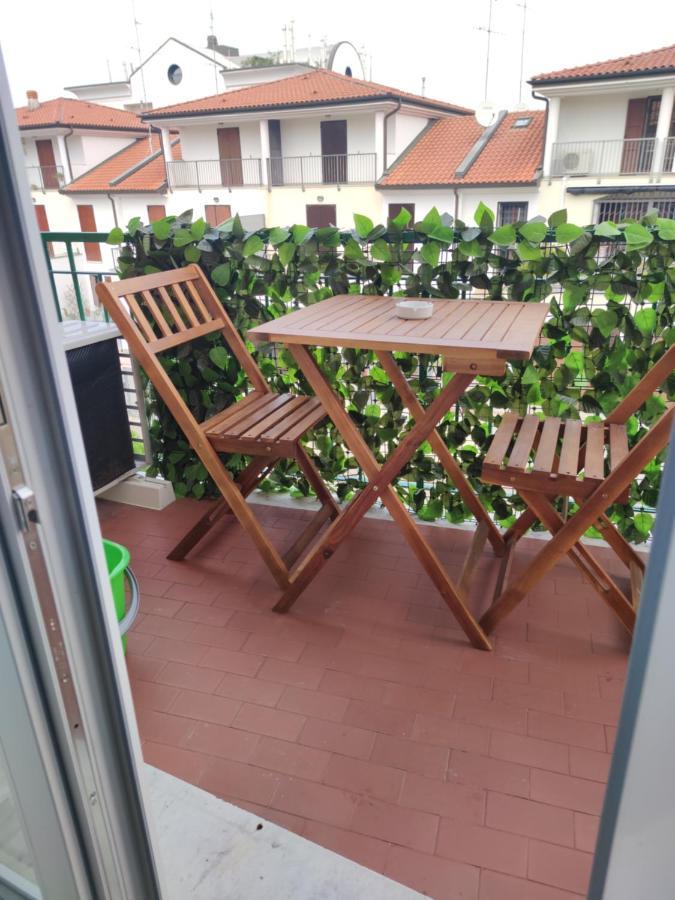 Aurora Flowers - Two Rooms And Free Parking Near Center And Train Station 모데나 외부 사진
