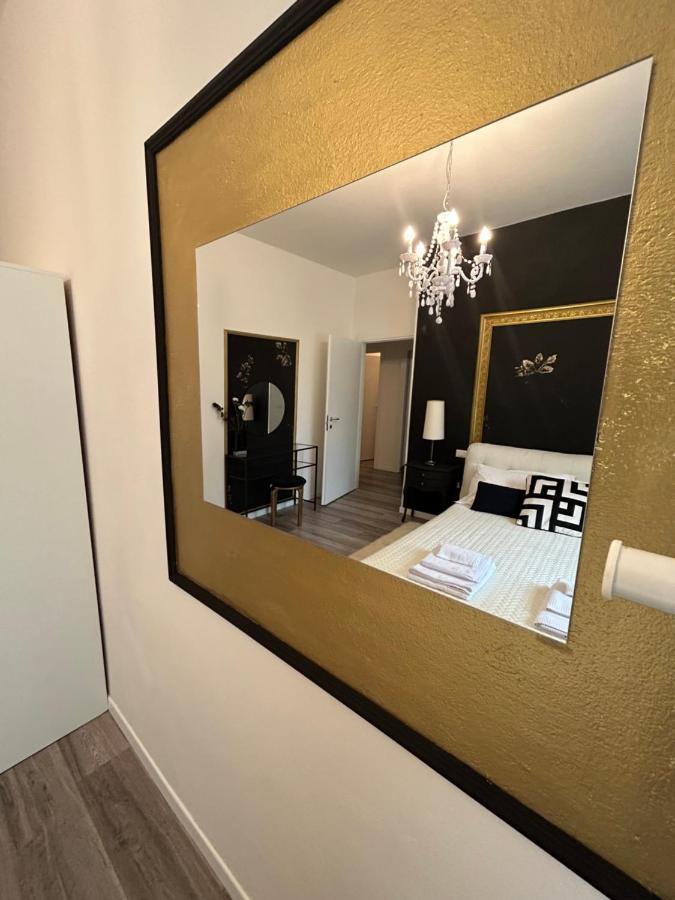 Aurora Flowers - Two Rooms And Free Parking Near Center And Train Station 모데나 외부 사진
